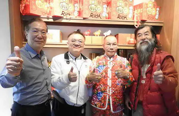 斗六太平老街福德宮旁新開一家虎爺咖啡廳HOYA 2月28日開始營運貴賓雲集縣長市長立委多位企業家皆來祝賀剪綵1