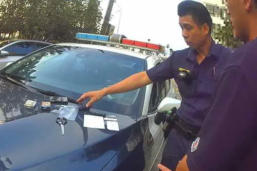 草屯警關懷尋路民眾聞出K味 毒嫌攜喪屍菸彈1