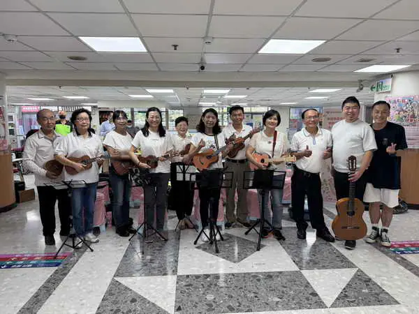 投醫攜手南投YMCA舉辦樂活人生藝術展 烏克麗麗快閃揭開溫馨序幕2