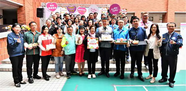 一卡在手 溫馨無限 彰化加碼推數位幸福餐券照顧學童1