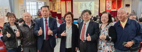 一筆書龍個展盛大開幕 80歲陳美子博士展現藝術生命力 受到社會各界人士掌聲1