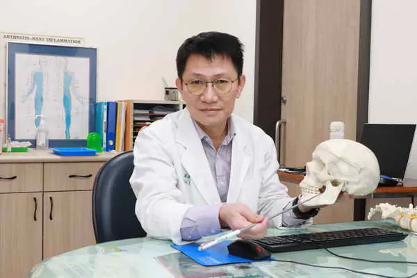 三叉神經痛作怪 無牙8旬嬤牙痛到流淚1