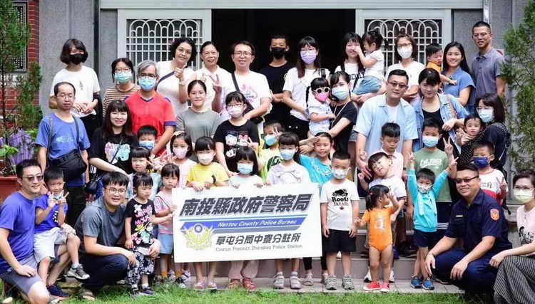 中寮所舉辦夏日畫展暨小小警消體驗營 藝術與警再結合1