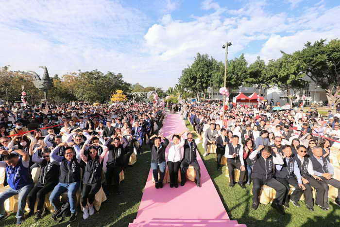 中市88對新人葫蘆墩公園甜蜜完婚 盧市長送溫暖祝福