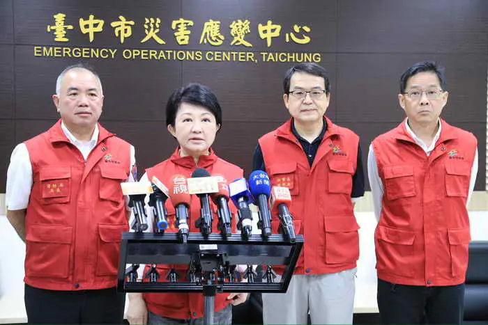 中市今晚預估脫離凱米暴風圈 盧市長主持災變會報1