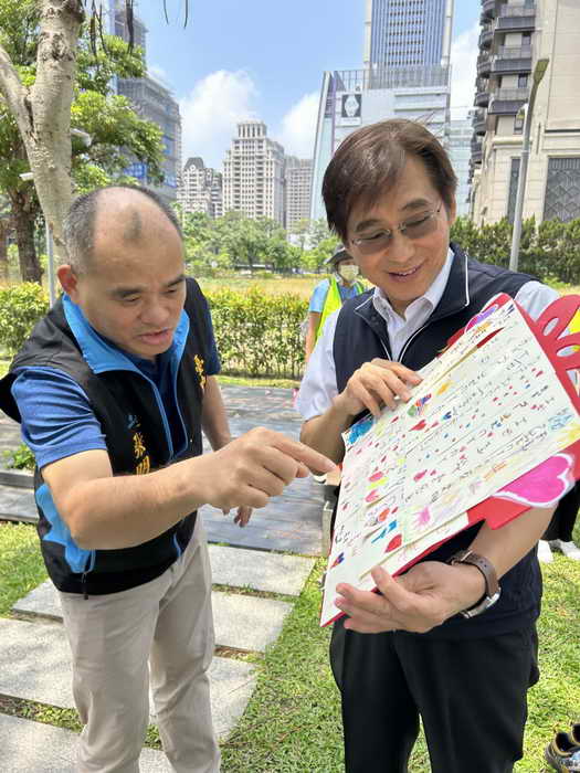 中市大秀附幼學童捷運初體驗 快樂兒童月市政大樓獻愛心1