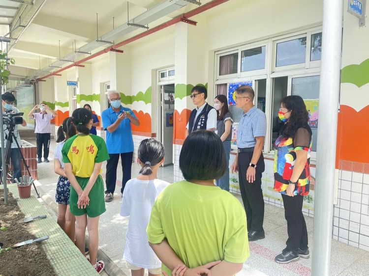 中市挹注經費提升偏鄉學校午餐供應品質 教育局長視察馬鳴國小與師生共享午餐主題1