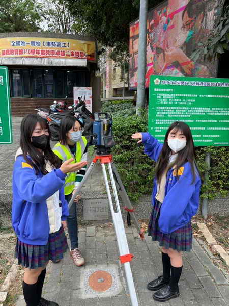 中市東勢地所埋客庄特色圖根點 地政局長