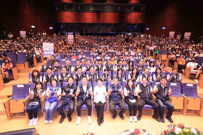 中市表揚700位模範母親 盧市長獻祝福