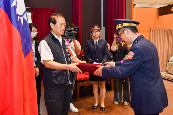 中市警察局分局長及交通警察大隊長交接 張副秘書長盼繼續為台中治安打拚1
