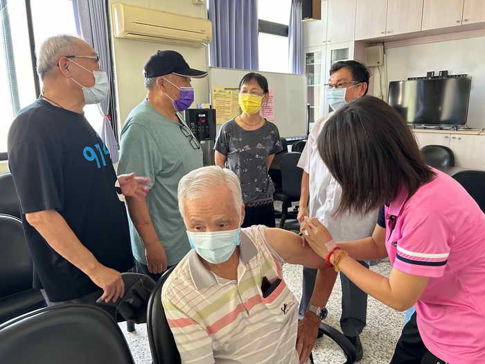 中彰榮家協助新進住民公費接種肺炎鏈球菌疫苗提升免疫力