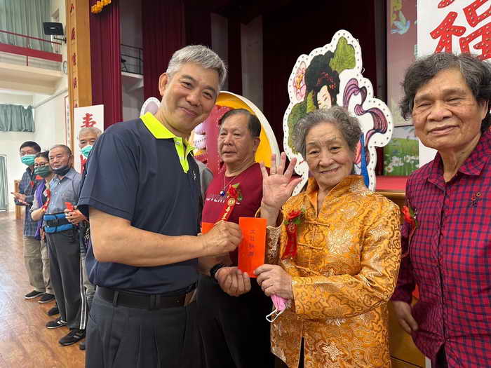 中彰榮家猜燈謎活動 長輩歡聚滿堂鬧元宵