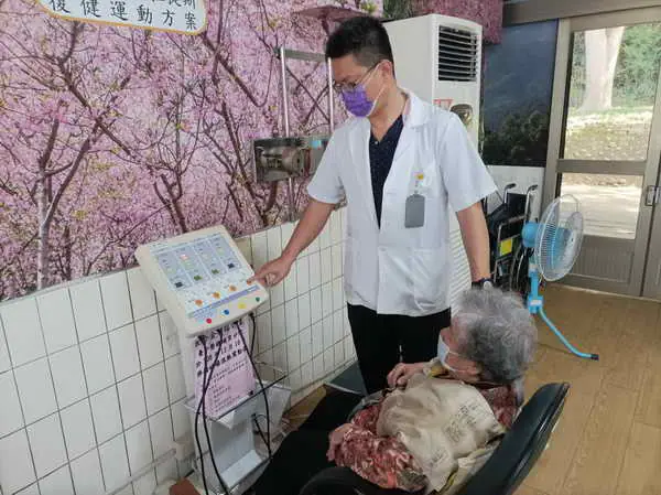 中彰榮家首例護理師兼物理治療師雙證照 造福復健需求住民1