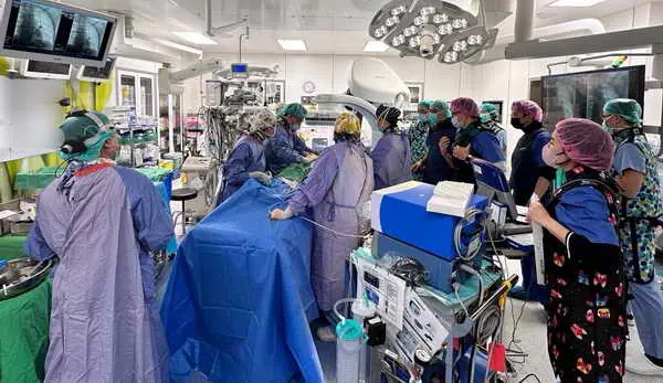 中榮完成台灣首例血管外心臟去顫器植入手術1