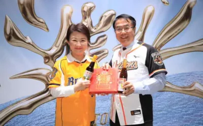 中職象獅開幕戰!盧秀燕、黃偉哲品嚐美食「諧音梗」趣味應援