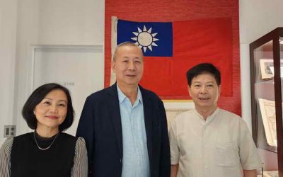 中華民國資深記者協會理事長賴連金博士參加資深記者暨文史收藏家徐宗懋先生所創書房的開幕儀式