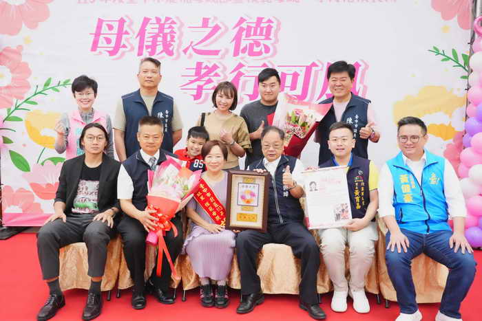 九旬嬤隔代培育國軍優秀骨幹獲獎受矚目 中市北區模範母親