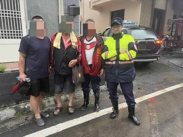 仁愛警颱風天緊急出勤 救援受困對象竟是自己父親1