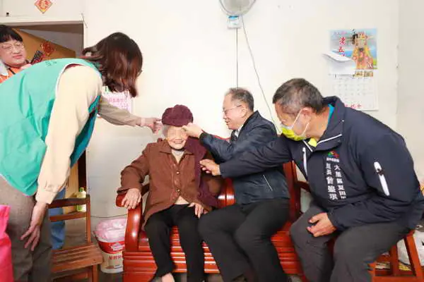 仁愛長庚醫院寒冬送暖 募年菜送獨老1