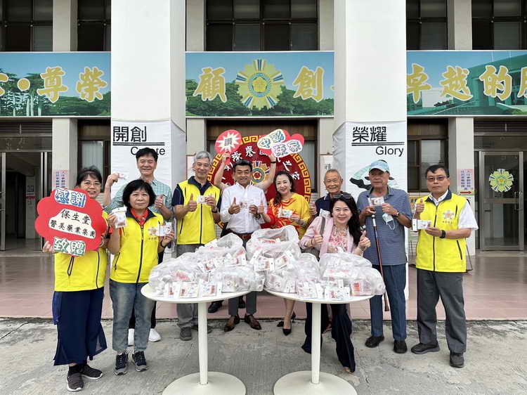 保生堂慰問中彰榮家 與榮民同歡慶
