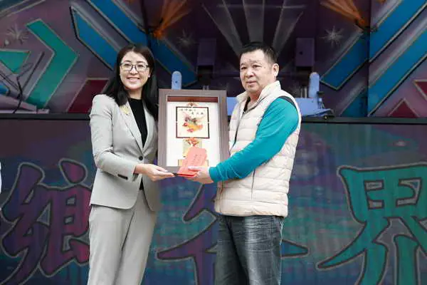 信義農會運銷件數及價格皆創新高 許縣長肯定並表揚績優農民