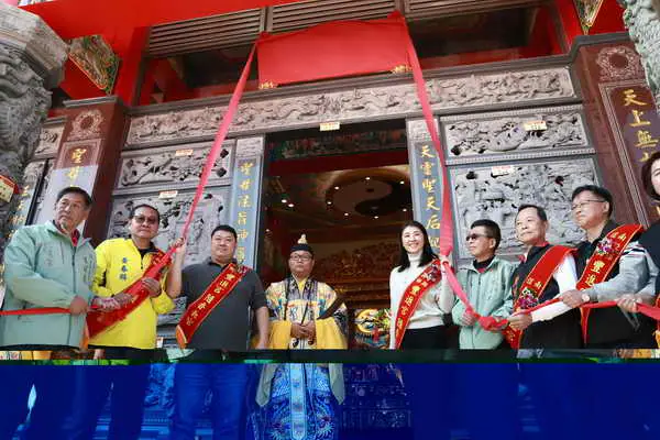 信義鄉豐進宮入火安座慶成大典 許縣長贈匾揭牌