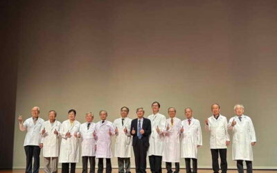 傳承、責任~中國醫藥大學醫學系舉辦M 63屆授袍典禮,開啟實際接觸病人的一道大門