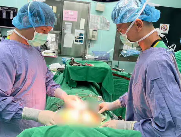 六旬男罹腸癌 四年來復發轉移 南投醫院溫熱療法成功克癌