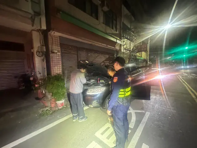 凌晨汽車拋錨卡路中雲警斗六分局公正警及時排解解除困境1