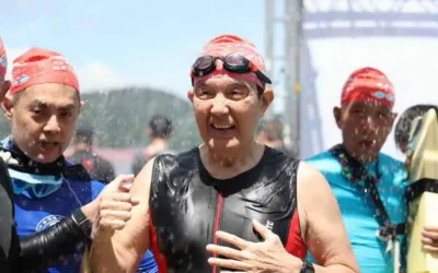 前總統馬英九以二小時五十三分游完日月潭
