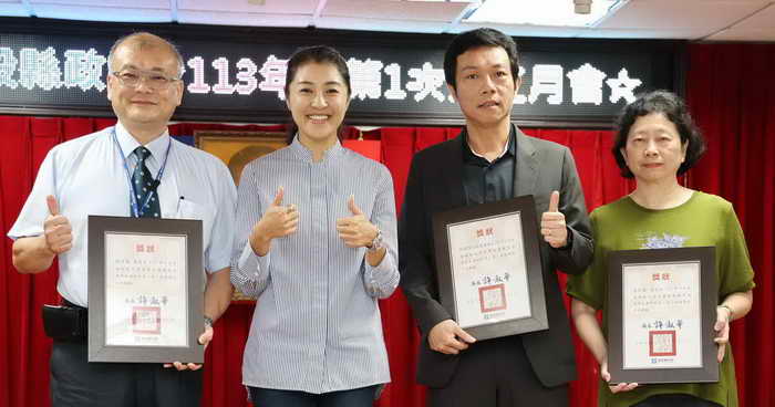 南投縣府員工月會 許縣長表揚模範公務員等績優人員與單位1