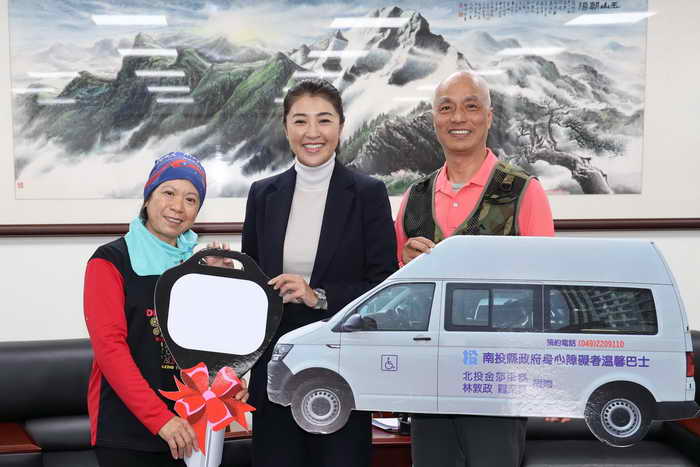 南投縣府獲贈兩部溫馨復康巴士及長照接送專車背後故事有洋蔥1