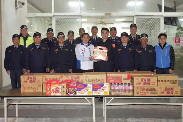 南投縣府秘書長領各界慰問草屯警實施重要節日安全維護工作1