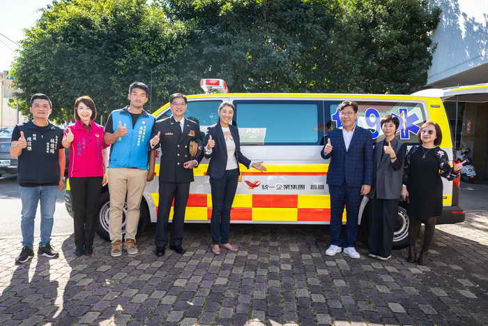 南投縣消防績優人員表揚暨統一企業集團捐贈救護車活動1