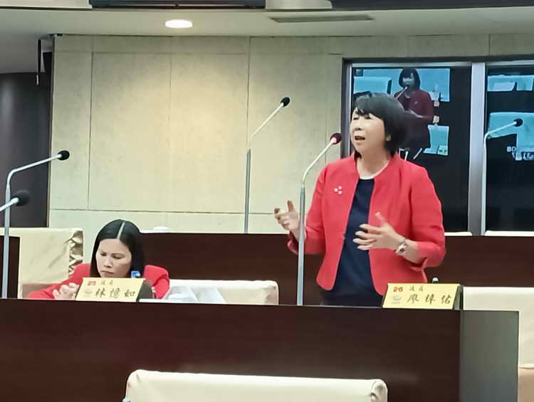 南投縣議員廖梓佑關心臺灣中寮環鄉道路全世界最長的紫藤花道觀光發展情形1