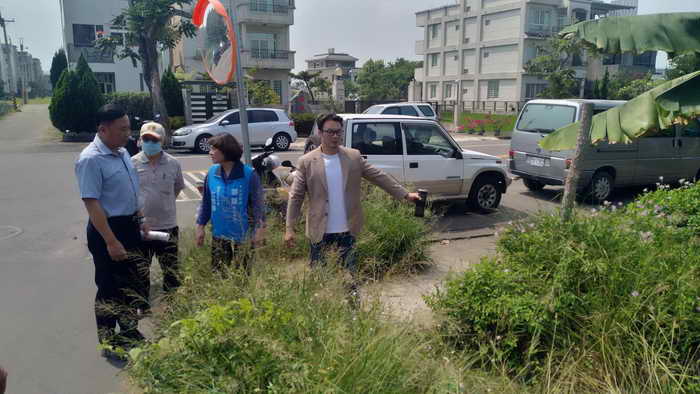 南投縣議員簡千翔邀縣府工務處長張弘岳和南投市公所工務課和鄉親溝通1