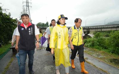 南投縣長許淑華埔里守城橋勘災 仁愛鄉以搶通中斷道路為要務