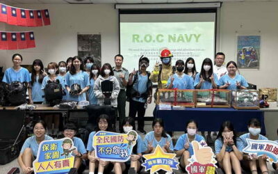 南投高中全民國防「怒海潛將」體驗營,學生認識海軍體驗潛水員裝備