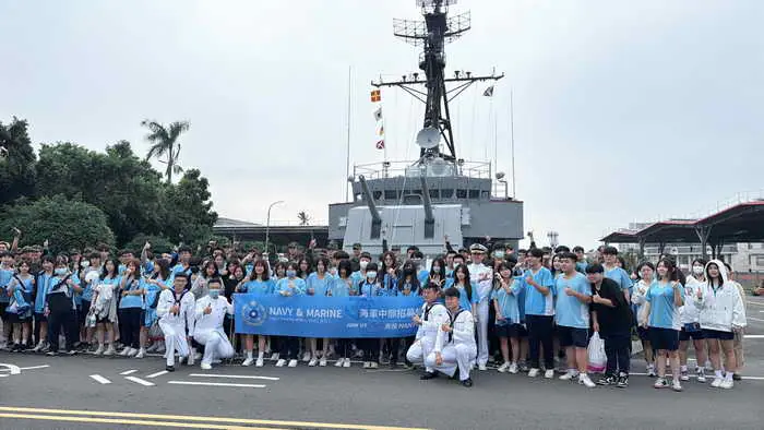 南投高中全民國防教育參訪 師生登上昆明軍艦體驗一日海軍1