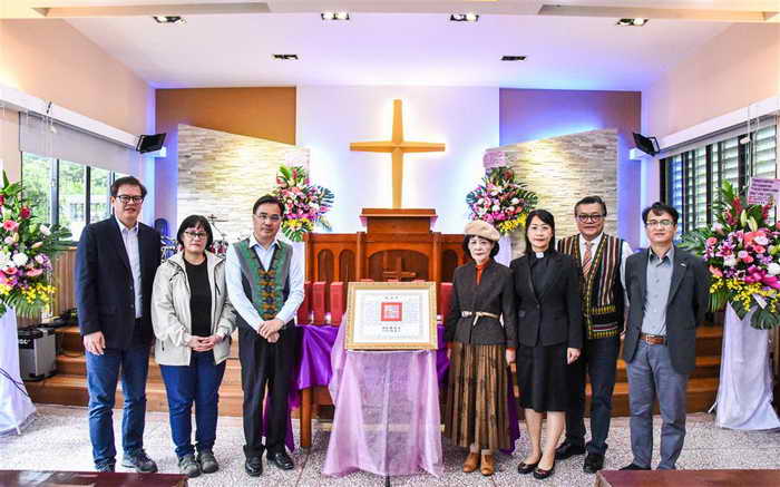 原民會夷將Icyang主委代表總統追頒已故吳明義Namoh Rata牧師總統褒揚令1
