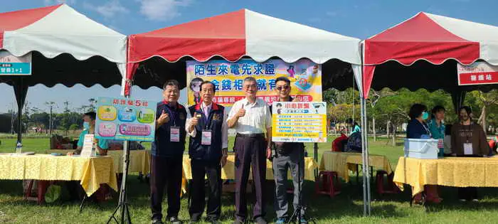 可以大手拉小手一同去健走1