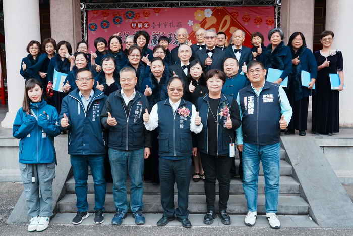 台中孔廟迎春揮毫贈春聯 民政局長祝福市民福運昌龍