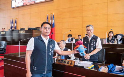 台中市議員楊大鋐質疑掌葉蘋婆樹惡臭問題許久,要求市府更新樹種