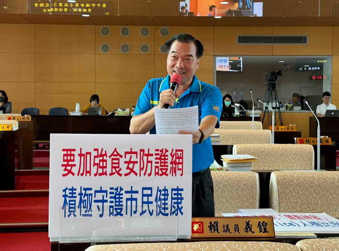 台中市議員賴義鍠警消環衛委員會質詢衛生局長曾梓展感謝賴議員對本市食品安全的關心及重視
