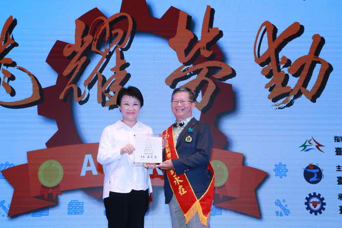 台中市長盧秀燕表揚129名模範勞工 感謝打拚共創宜居台中1