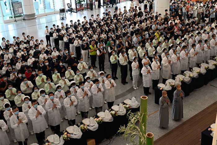 台中慈院浴佛 醫護病千人聚善念祈無災難1
