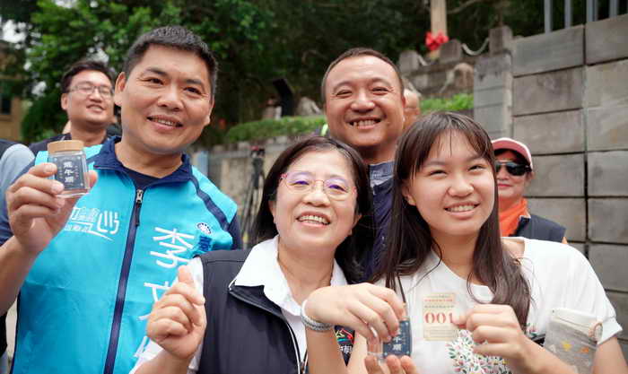 台中鐵砧山劍井端午湧人潮 取午時水祈求事事1