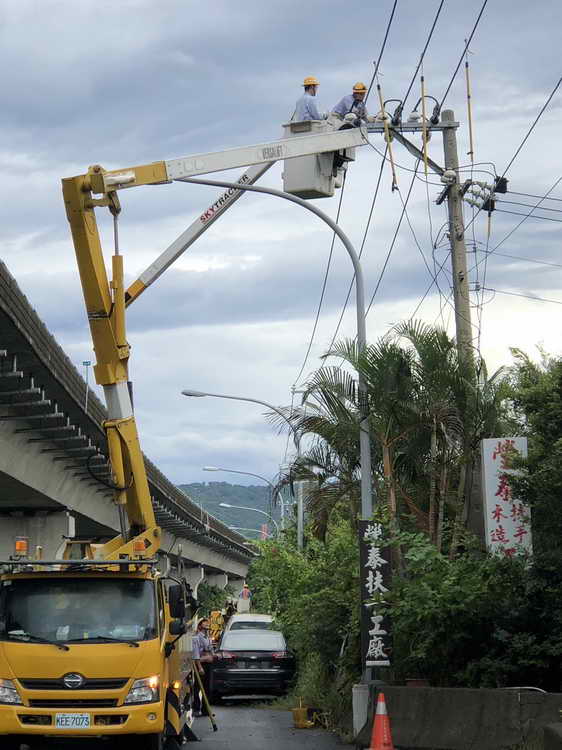 台電彰化區處全力搶修 風災雨災所造成之停電戶數已全數復電1
