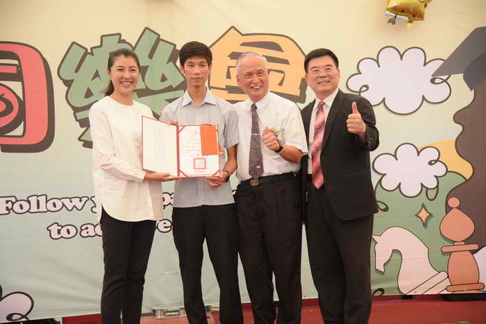 同德高中畢業典禮 許淑華縣長頒獎1