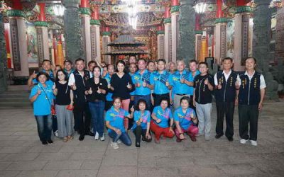 登革熱疫情升溫,民眾應加強注意防蚊措施,外出時穿著淺色衣服